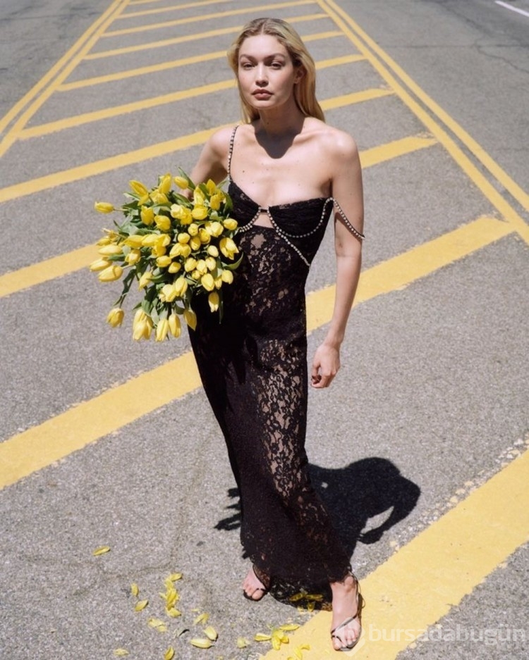 Gigi Hadid Self Portrait'in reklam yüzü oldu
