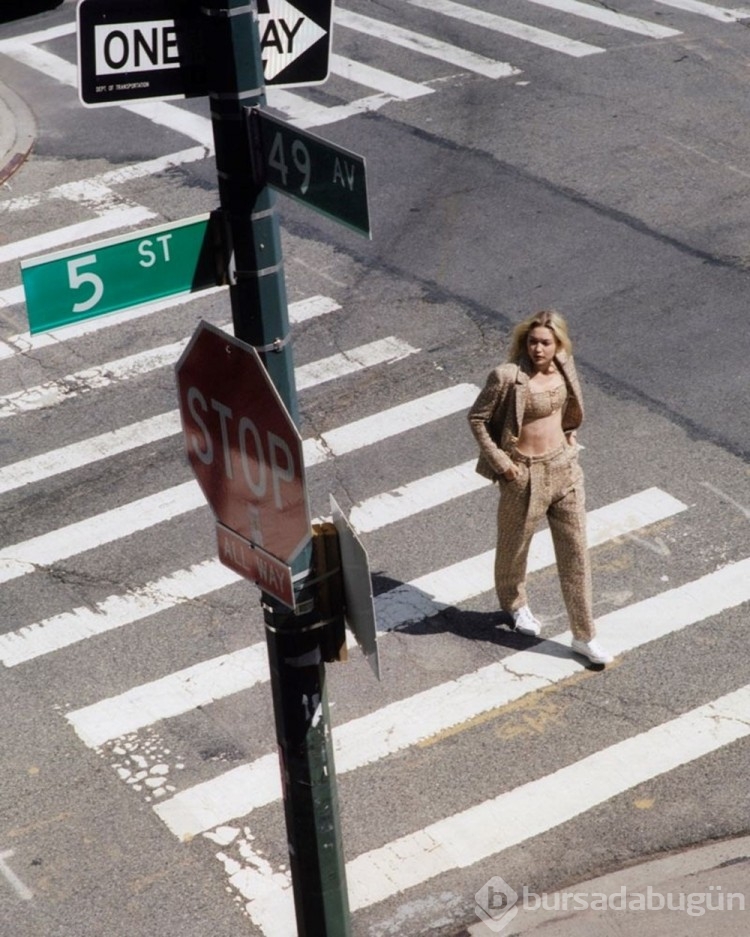 Gigi Hadid Self Portrait'in reklam yüzü oldu
