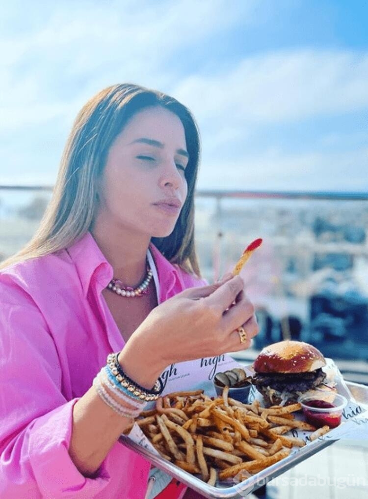 Büşra Pekin diyeti bozdu