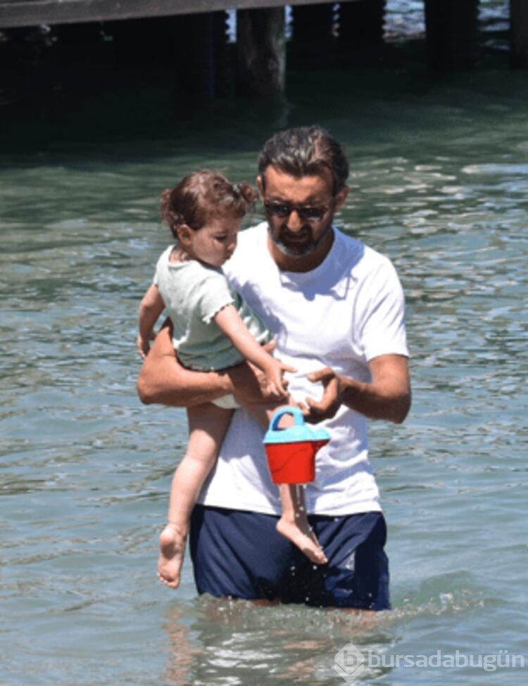 Necip Memili kızını kucağından indirmedi
