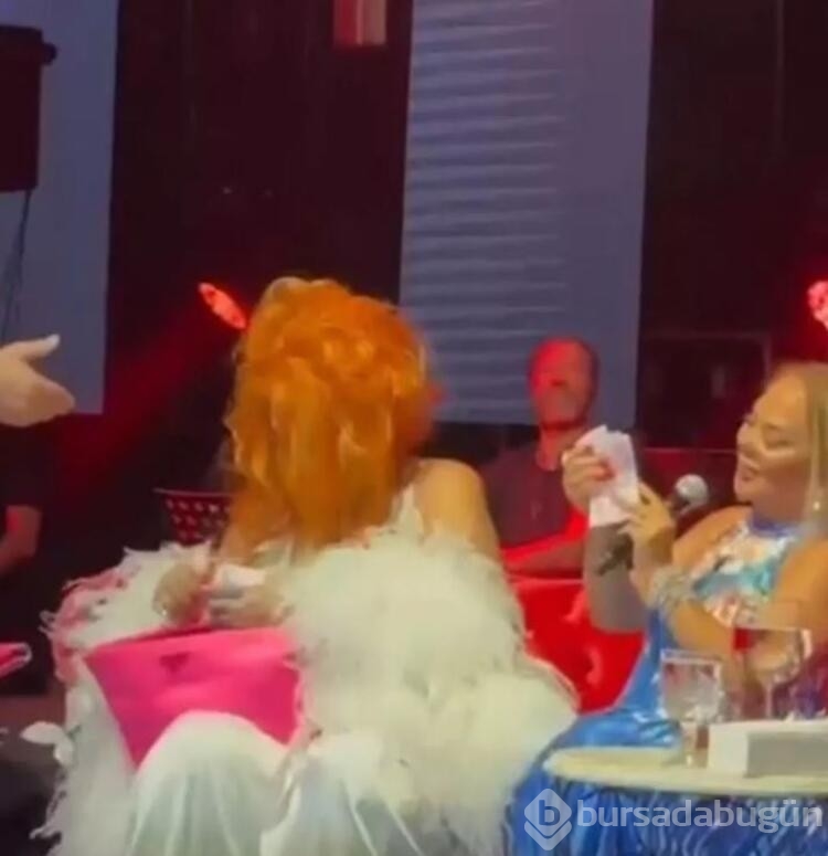 Bülent Ersoy sahnede para saçtı
