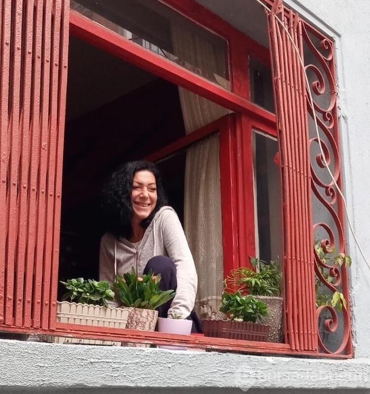 Gülay İstanbul'u terk etti
