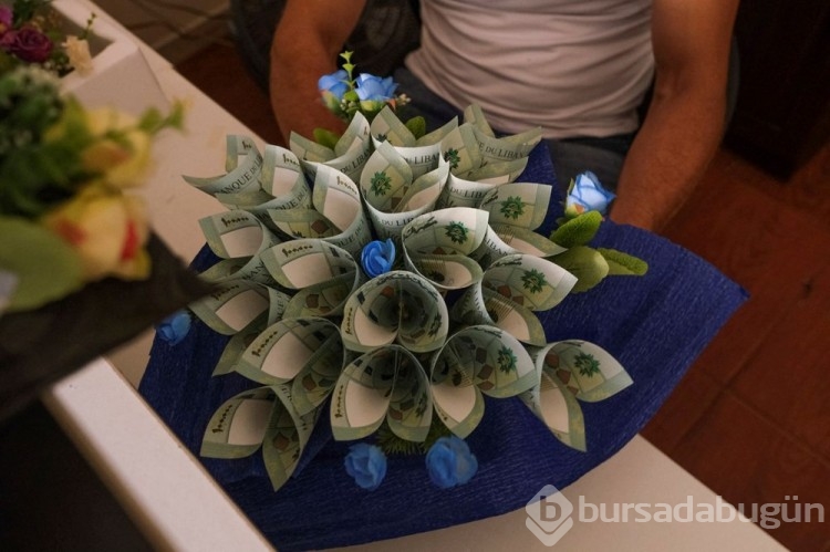 Lübnan'da çiçek yerine para buketi