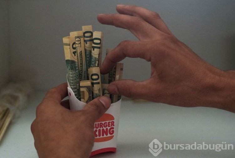Lübnan'da çiçek yerine para buketi
