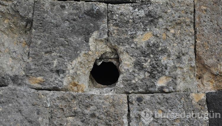 Kars'ta defineciler kiliseyi kazdı