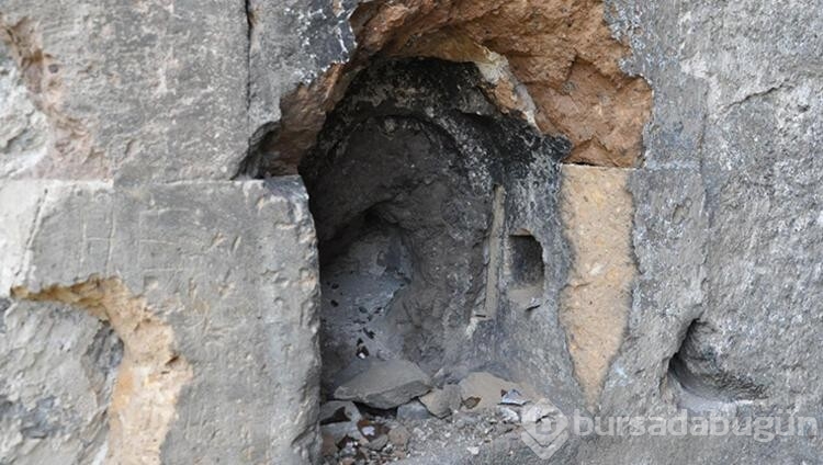 Kars'ta defineciler kiliseyi kazdı