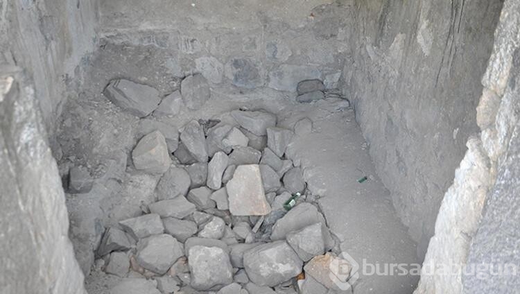 Kars'ta defineciler kiliseyi kazdı