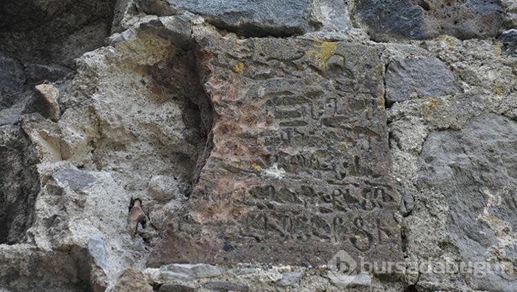 Kars'ta defineciler kiliseyi kazdı