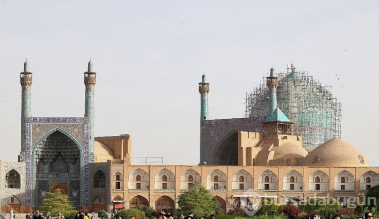 İran'daki 17. yüzyıldan kalma ünlü Şah Camii restorasyon sırasında zarar gördü