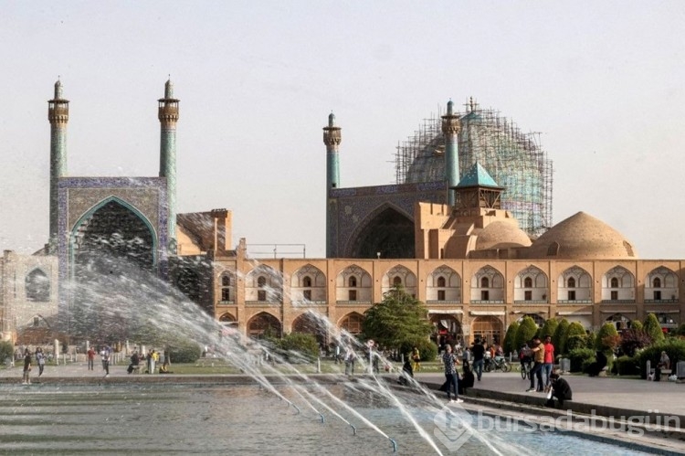 İran'daki 17. yüzyıldan kalma ünlü Şah Camii restorasyon sırasında zarar gördü
