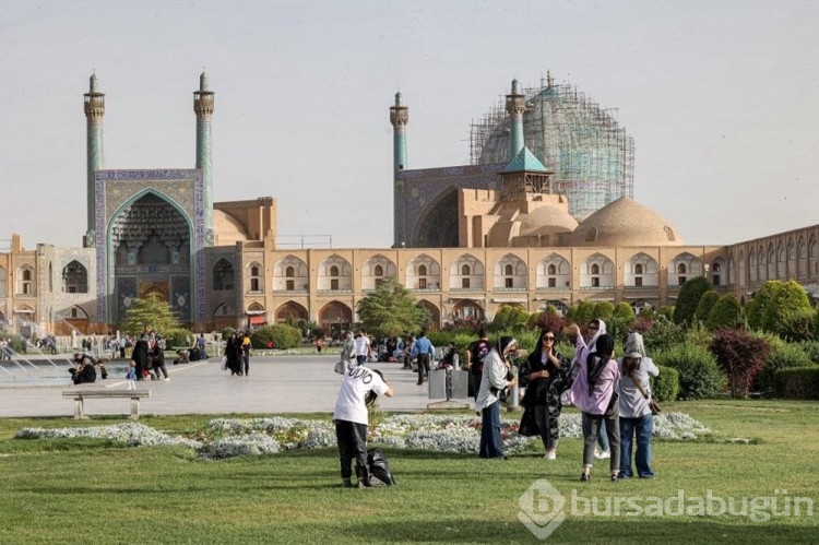 İran'daki 17. yüzyıldan kalma ünlü Şah Camii restorasyon sırasında zarar gördü
