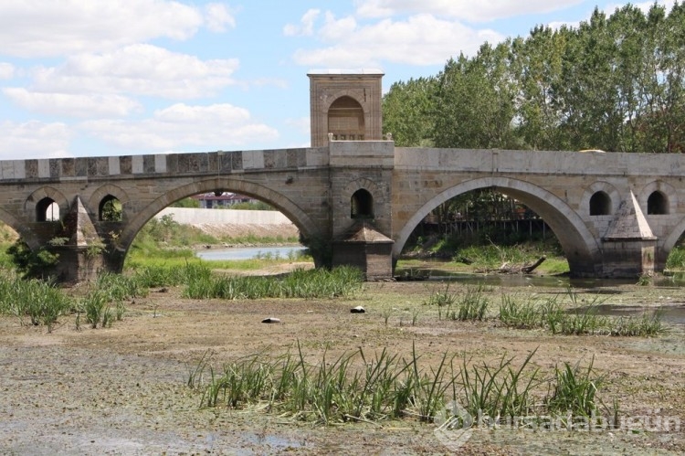 Tunca Nehri'nde su seviyesi yarıya düştü