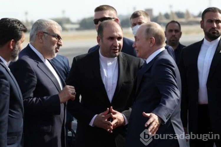 Putin'in garip bir şekilde yürümesi tartışma yarattı