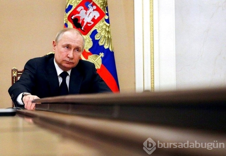 Putin'in garip bir şekilde yürümesi tartışma yarattı