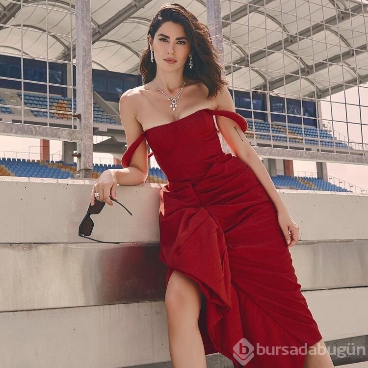 Nesrin Cavadzade'nin kırmızılı pozuna beğeni yağdı