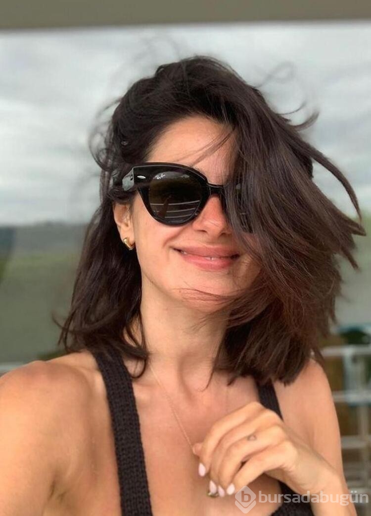Nesrin Cavadzade'nin kırmızılı pozuna beğeni yağdı