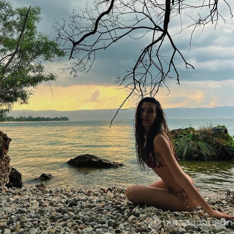 Taze gelin Ebru Şahin'den balayı pozu
