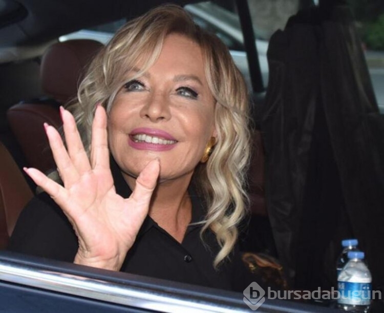Emel Sayın'dan nostaljik poz