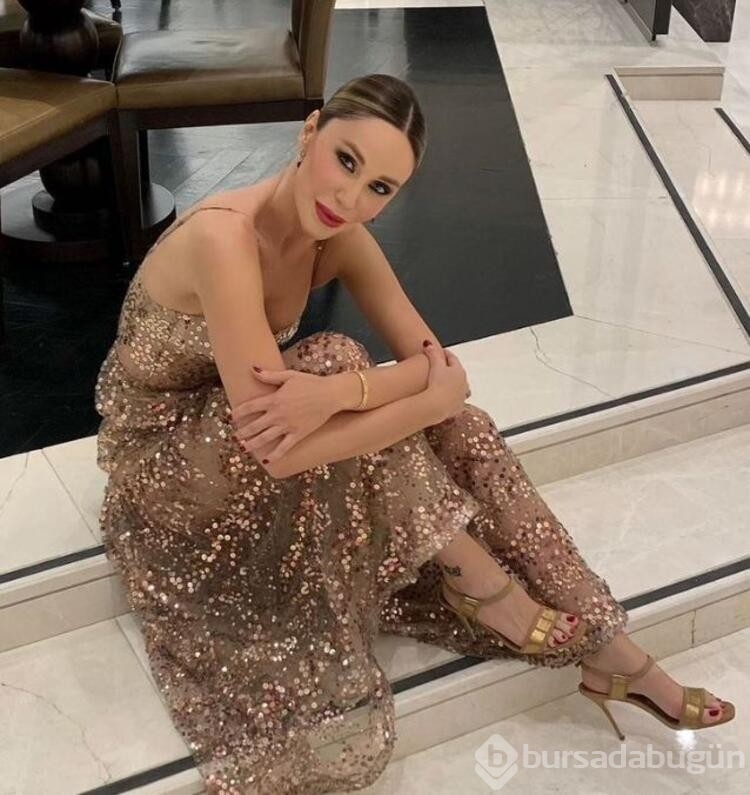 Demet Şener genç kızlara taş çıkardı