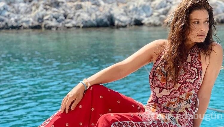 Nurgül Yeşilçay, sevgilisi Necati Kocabay'la sezonu açtı