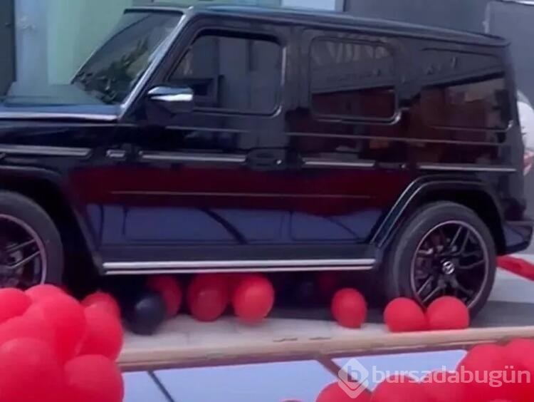 Hande Yener'in ilginç gözlüğü...
