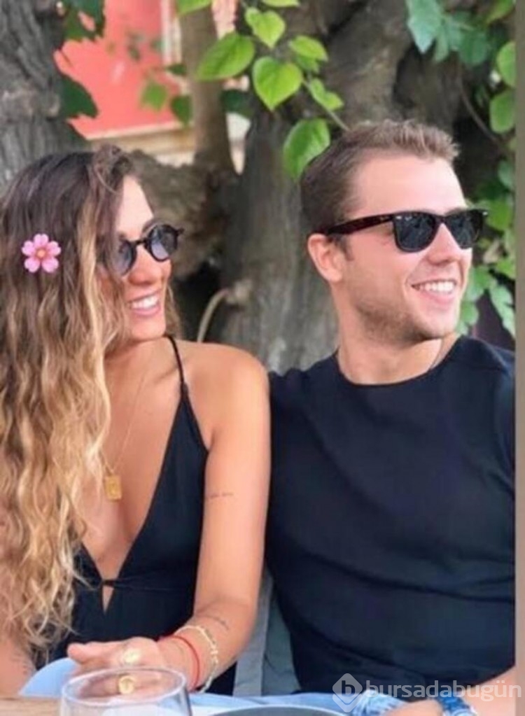 Tolga Sarıtaş ve Zeynep Mayruk'un Çeşme tatili