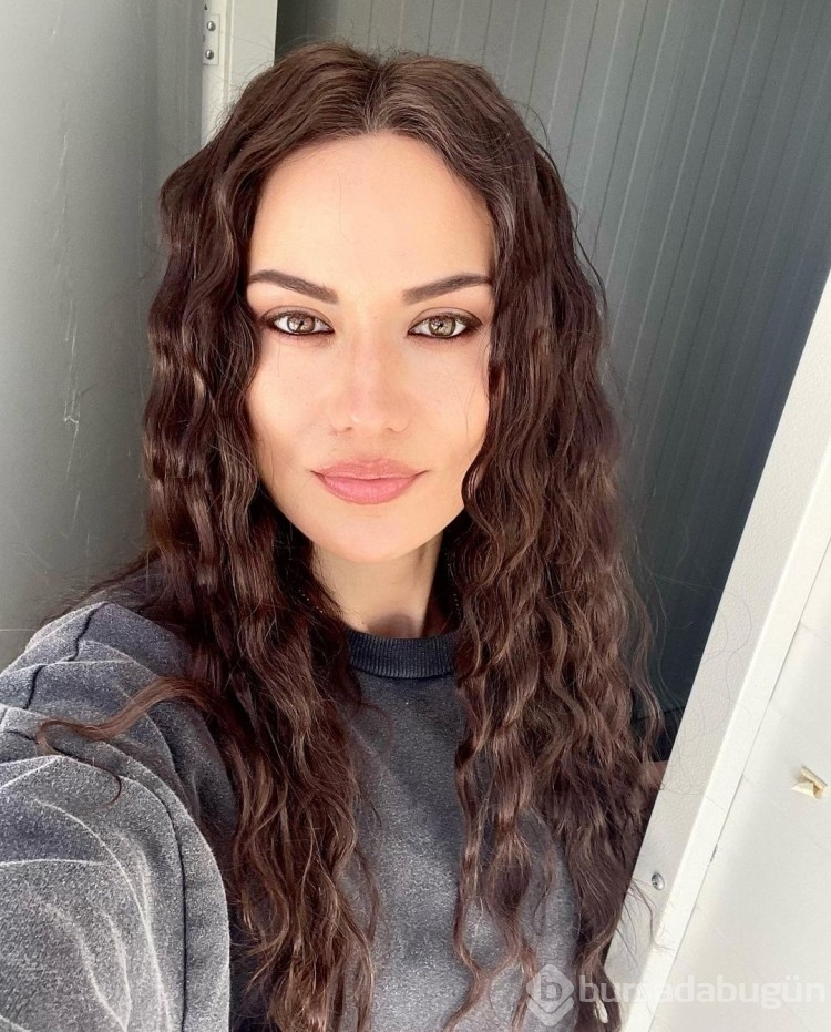 Bir de Fahriye Evcen'in kız kardeşini görün