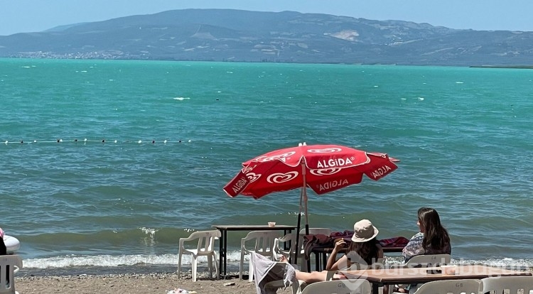 İznik Gölü turkuaz renge büründü