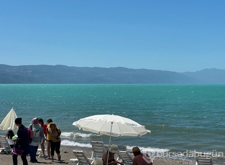 İznik Gölü turkuaz renge büründü