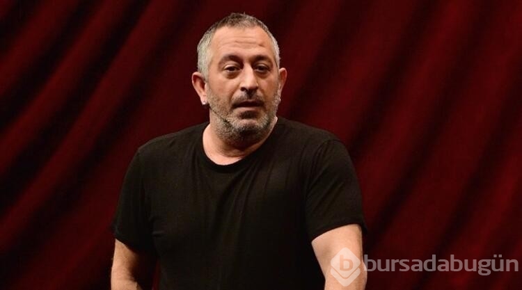 Cem Yılmaz, trafik kazası geçirdi!
