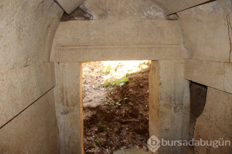 2 bin yıllık tarihi tümülüse defineci tahribatı