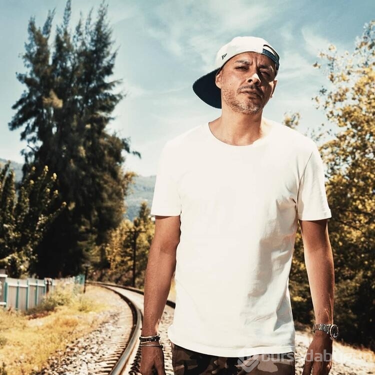 Ceza'nın konserinde yumruklar konuştu