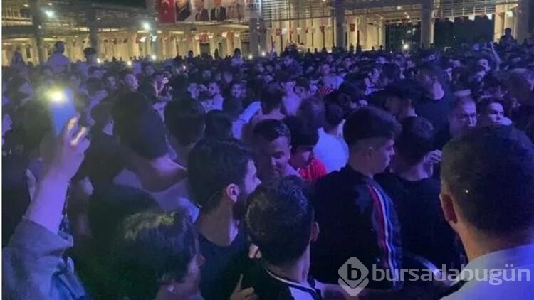 Ceza'nın konserinde yumruklar konuştu