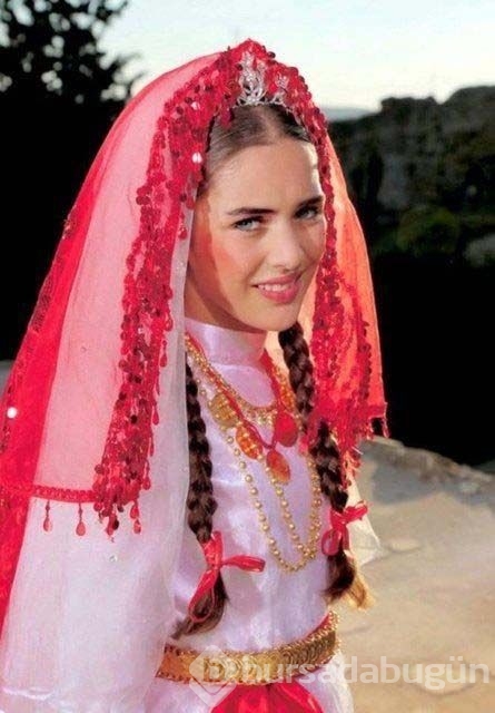 Tozluyaka'nın Hazal'ı 'Küçük Gelin' çıktı... 