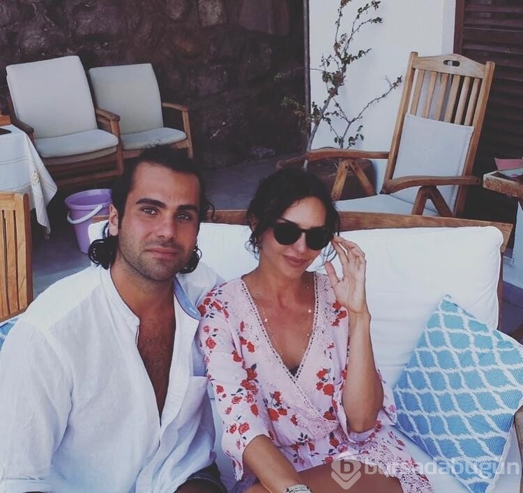 Hande Ataizi genç kızlara taş çıkarıyor