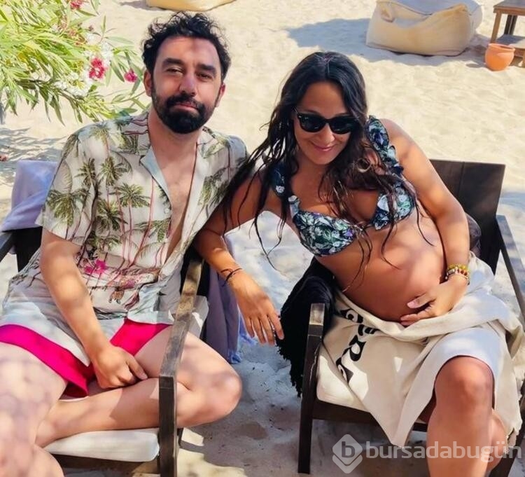 Gupse Özay'dan karnı burnunda pozlar...