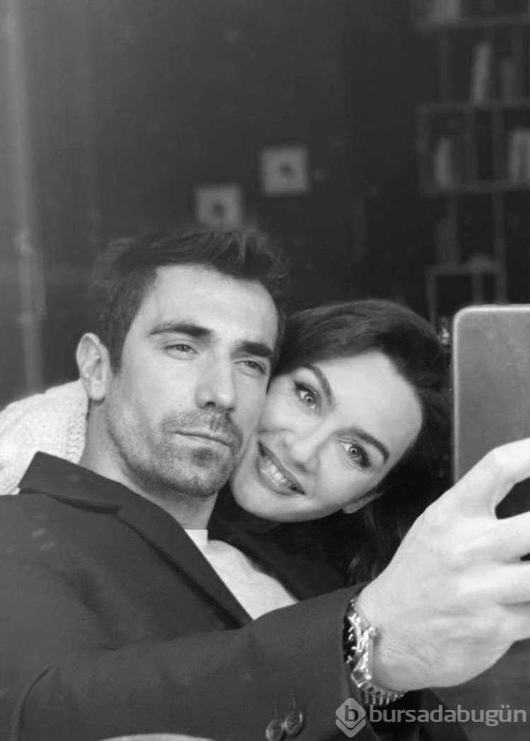 Birce Akalay'ın annesi güzelliğiyle kızını gölgede bıraktı