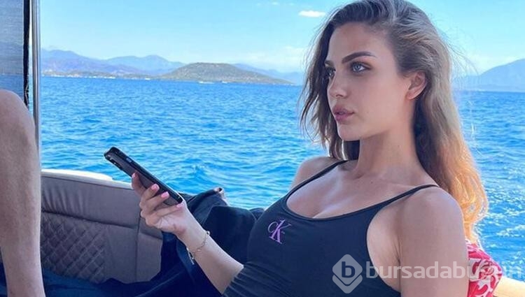 Yasemin Şefkatli tatilde defile yaptı