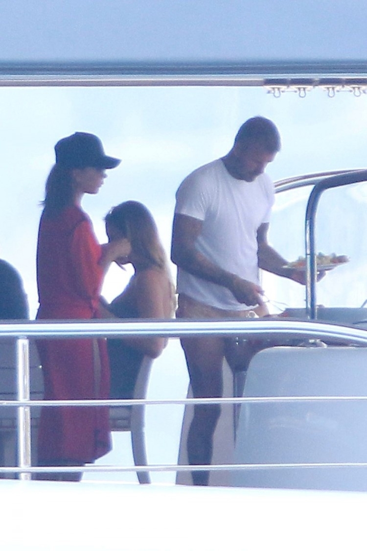 David Beckham ve Victoria Beckham tatilde