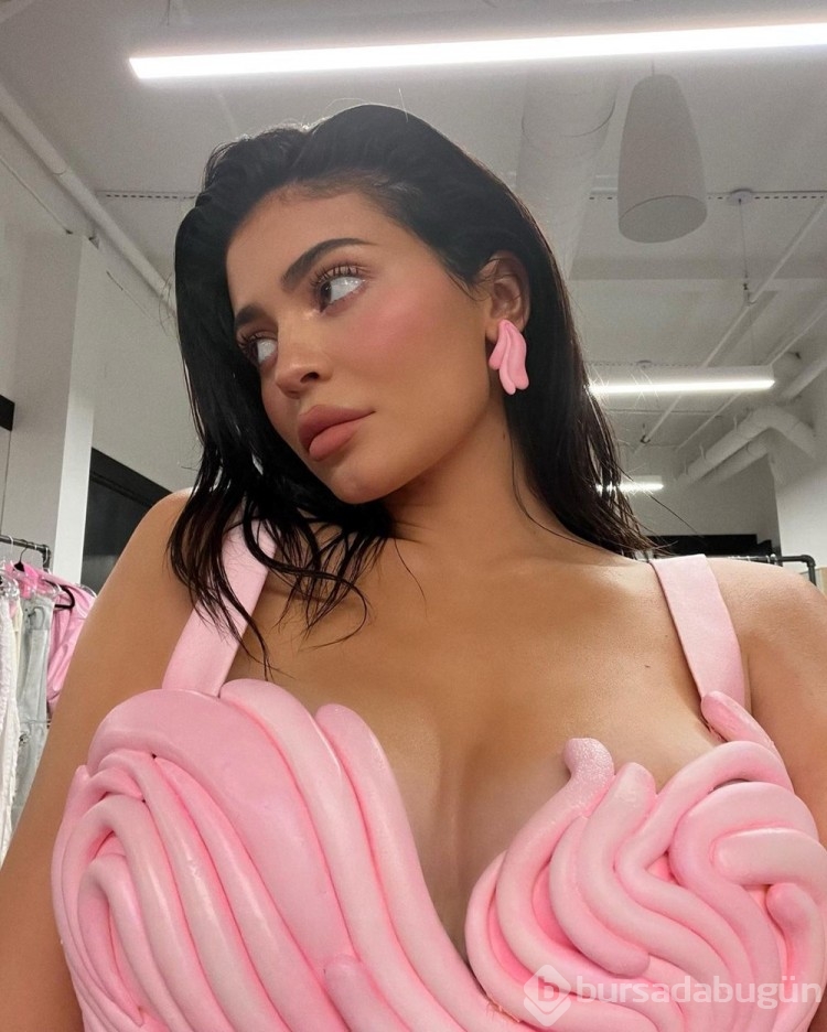 Kylie Jenner ve Kim Kardashian'dan Instagram eleştirisi
