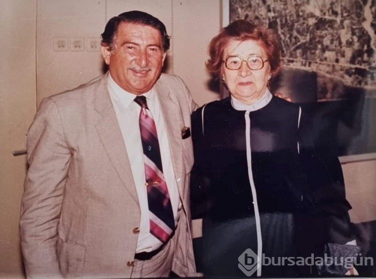 Türkiye'nin ilk kadın belediye başkanının heykeline saldırı