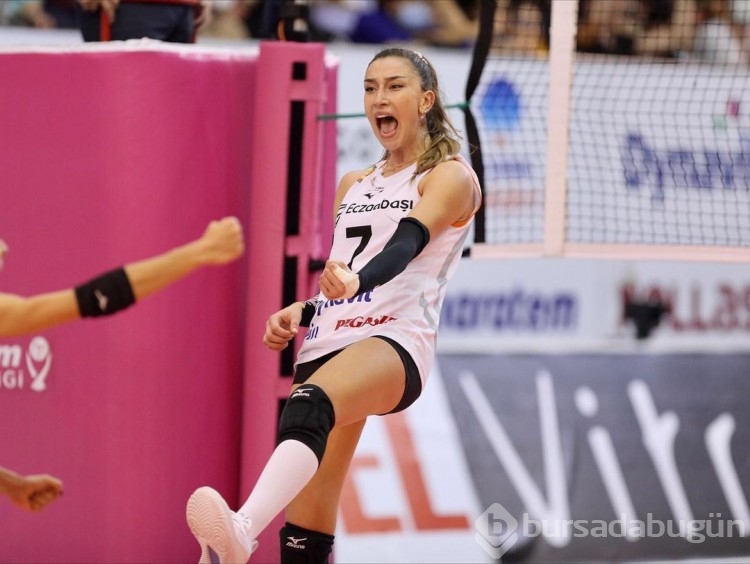 Voleybolcu Hande Baladın gönlünü bakın kime kaptırdı?