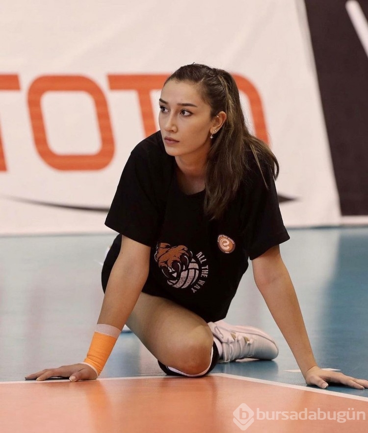Voleybolcu Hande Baladın gönlünü bakın kime kaptırdı?