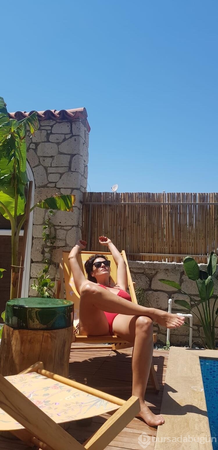 Tuğba Ekinci güneş banyosu yaptı