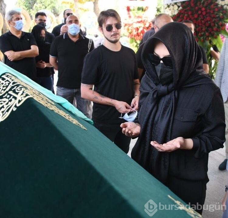 Ebru Gündeş'in yardımına Funda Arar koştu
