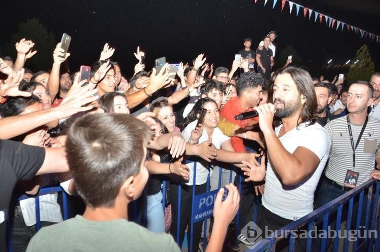 Koray Avcı, sahneye bakın neyle geldi!