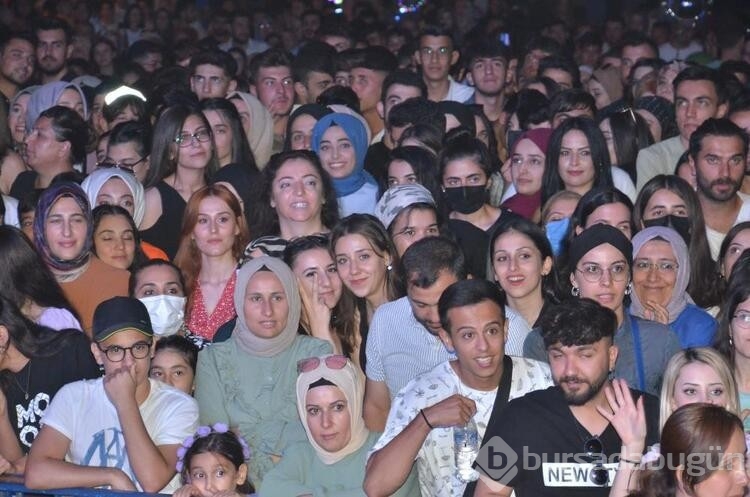 Koray Avcı, sahneye bakın neyle geldi!