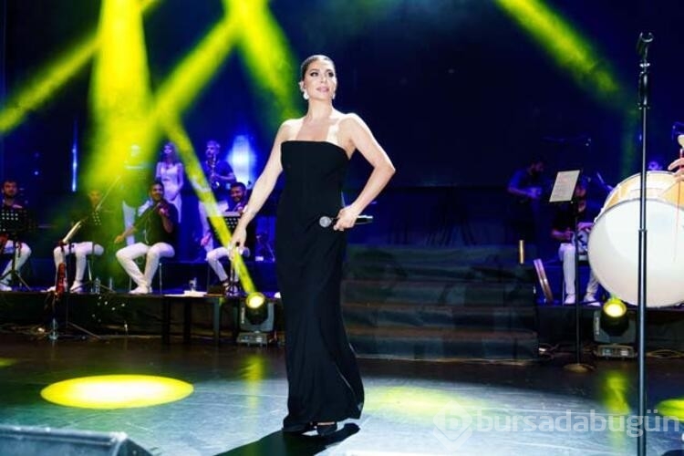 Ebru Yaşar'dan Boğaz'da unutulmaz konser