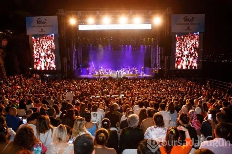 Ebru Yaşar'dan Boğaz'da unutulmaz konser