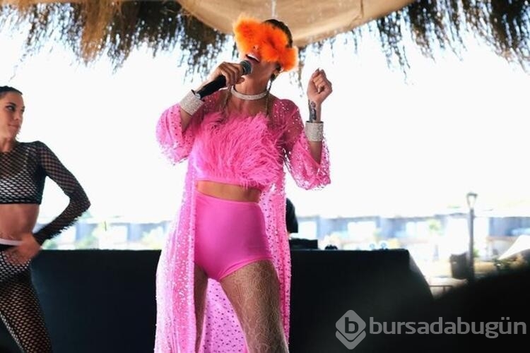 İrem Derici, Hande Yener'i öve öve bitiremedi